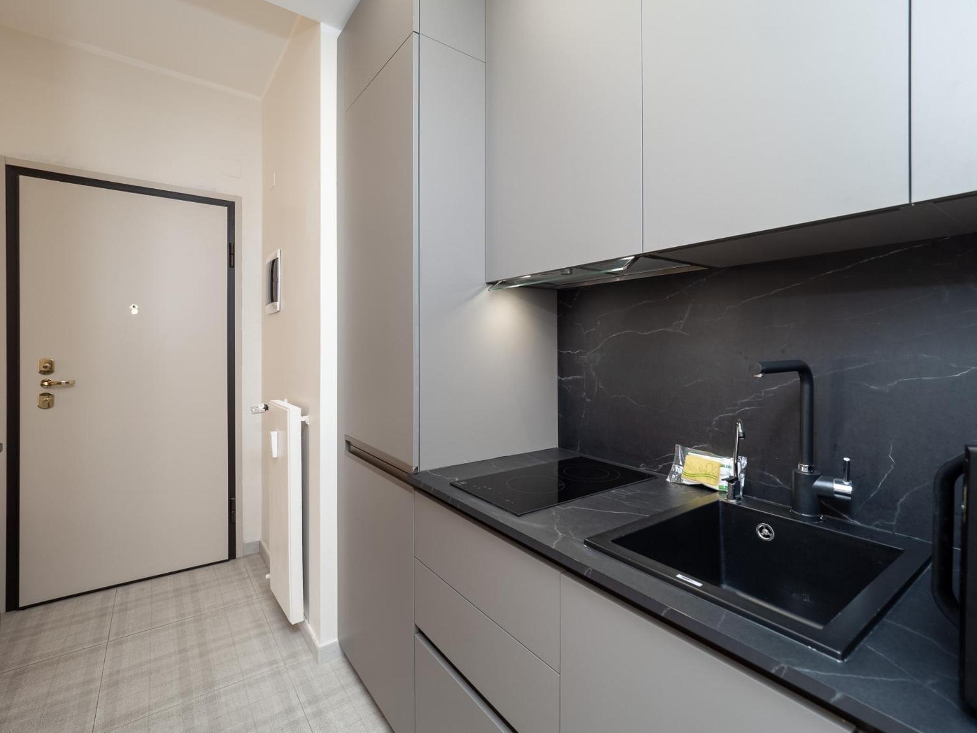Apartamento Stylish Flat With Balcony - 15 Min To Duomo Milán Exterior foto
