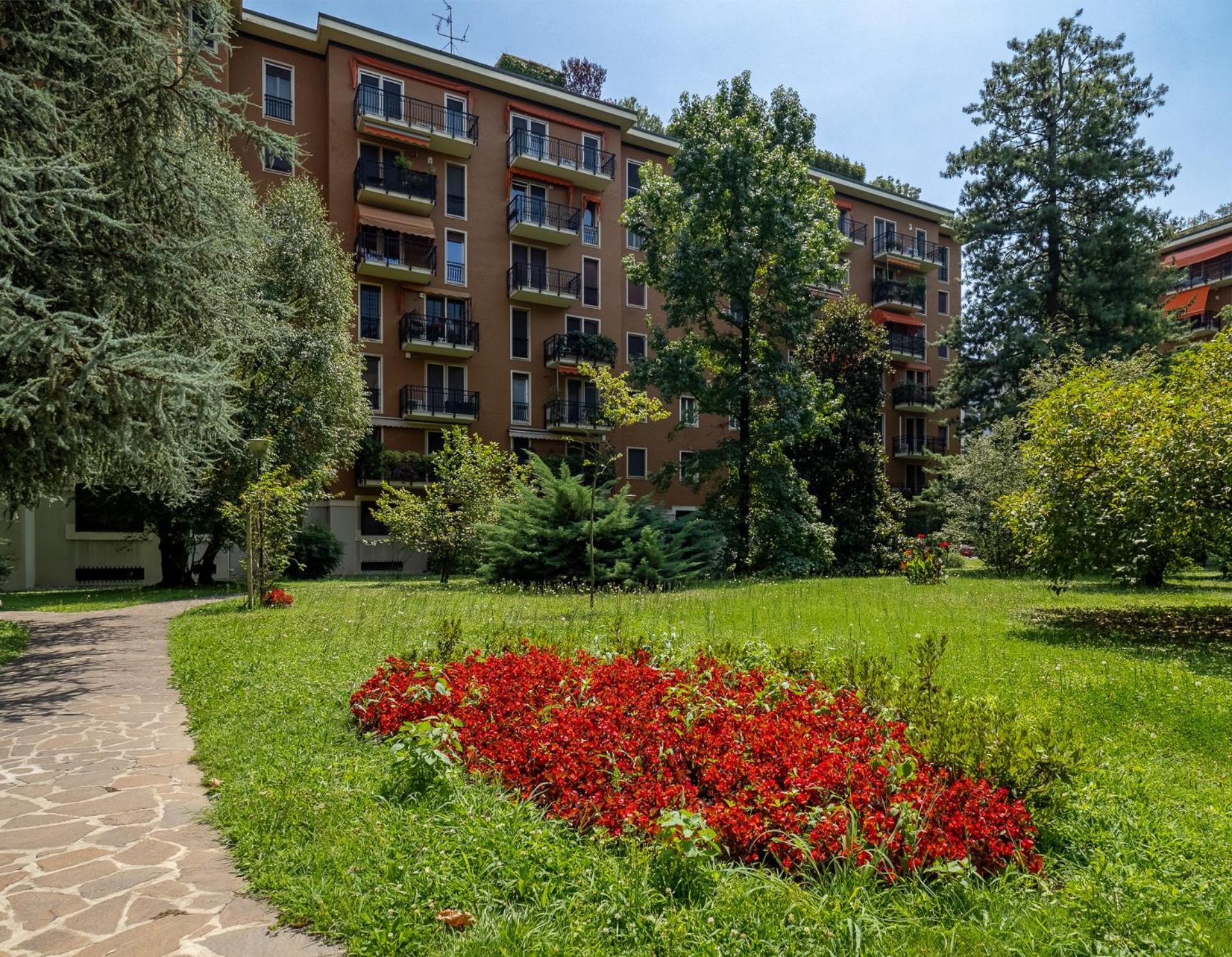 Apartamento Stylish Flat With Balcony - 15 Min To Duomo Milán Exterior foto